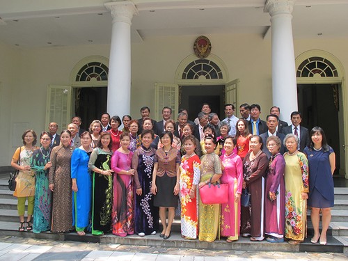 Đoàn cựu giáo viên kiều bào tại Thái Lan kết thúc chuyến thăm Việt Nam - ảnh 5